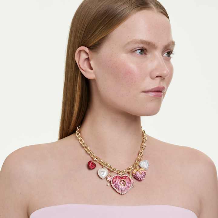 チャーム ゴールドトーン・コーティング、自分だけのスタイルを