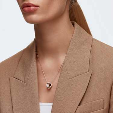 Wisiorek Hyperbola, Oprawa brukowa, Splecione ze sobą obręcze, Biały, Powłoka w odcieniu różowego złota - Swarovski, 5240525