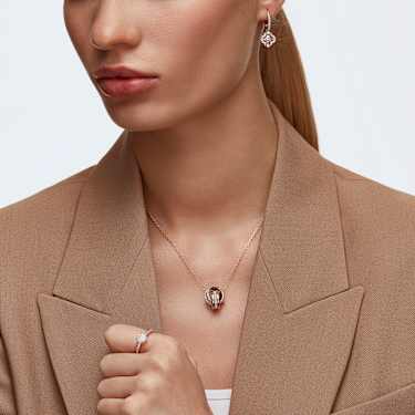 Wisiorek Hyperbola, Oprawa brukowa, Splecione ze sobą obręcze, Biały, Powłoka w odcieniu różowego złota - Swarovski, 5240525