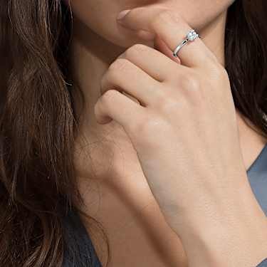 Swarovski on sale ring attract
