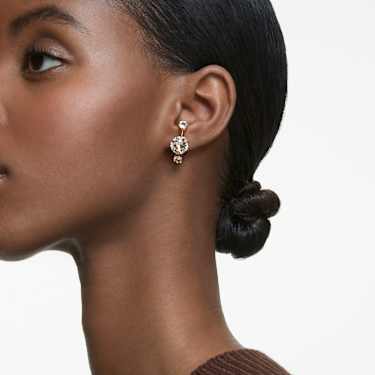 Constella Ohrspangen, Asymmetrisches Design, Rundschliff, Weiß, Goldlegierungsschicht - Swarovski, 5616919