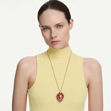 Colgante Idyllia, Tallas mixtas, Fresa, Rojo, Acabado en oro de 18 quilates - Swarovski, 5742676