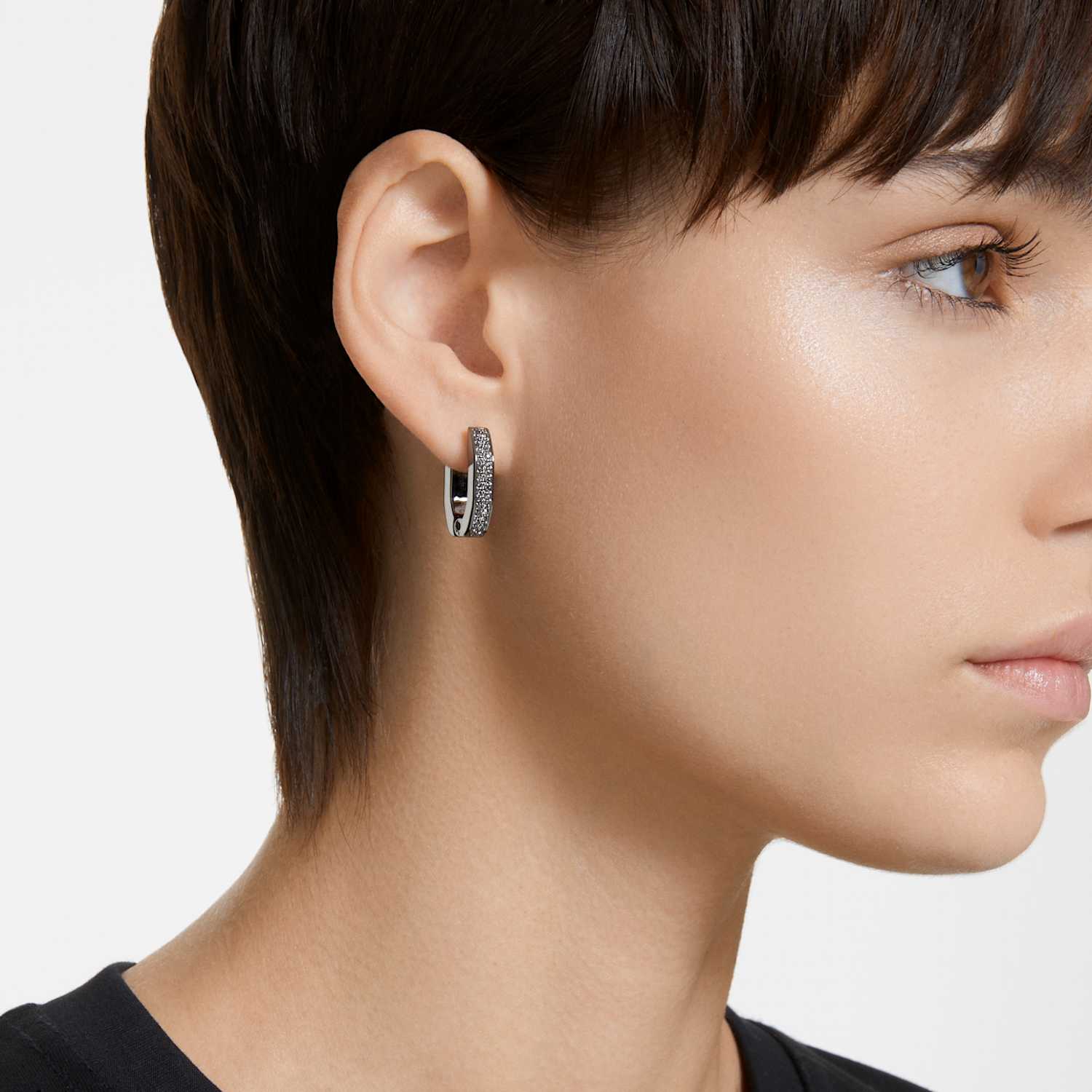 Dextera フープピアス, オクタゴンシェイプ、パヴェ, 小, ブラック, ルテニウム・プレーティング | Swarovski Dextera フープピアス, オクタゴンシェイプ、パヴェ, 小, ブラック, ルテニウム・プレーティング | Swarovski