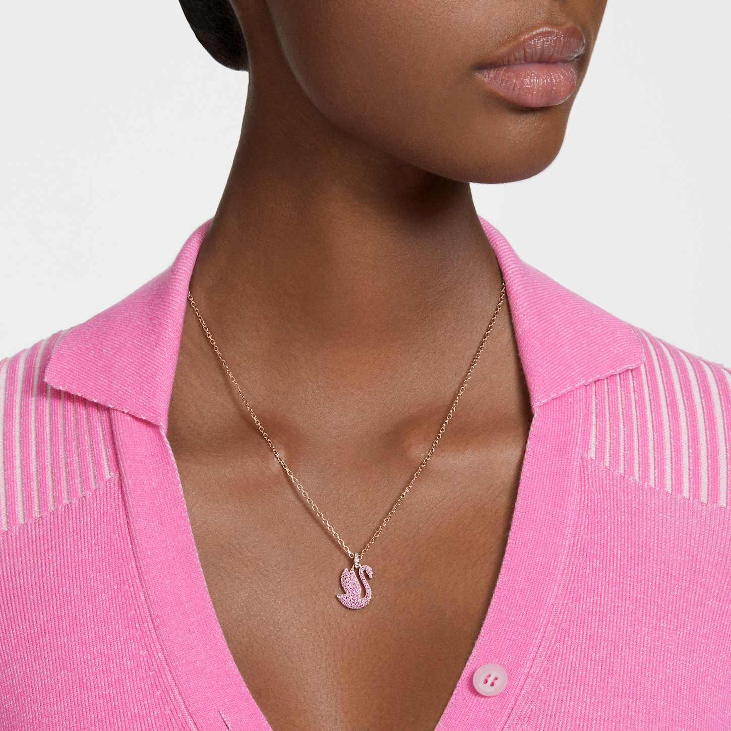 Swan pendant, Swan, Medium, Pink, Rose gold-tone plated | Swarovski