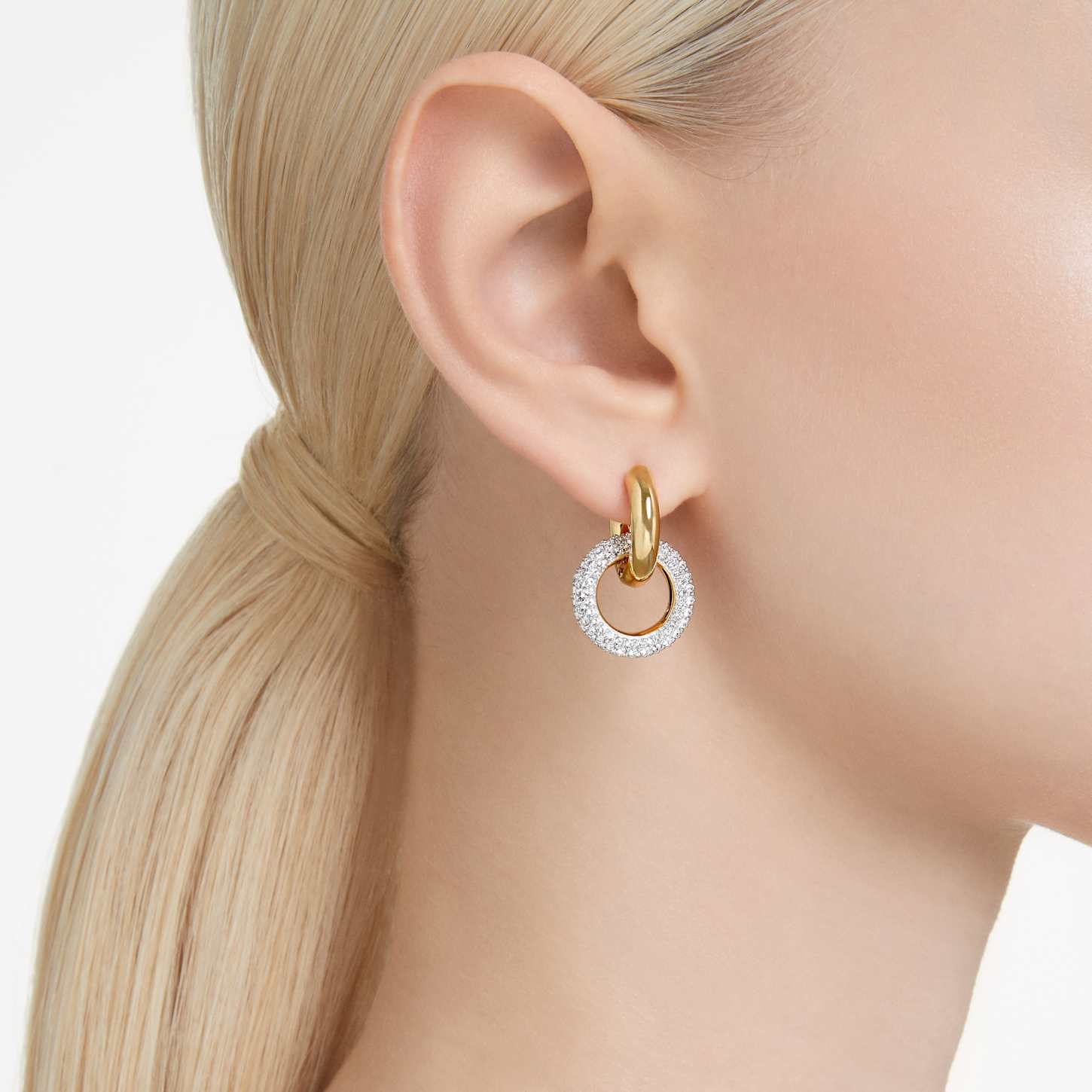 ほぼ新品 SWAROVSKI Dextera Hoop ピアス スワロフスキー Dextera hoop earrings, Asymmetrical design, Interlocking loop