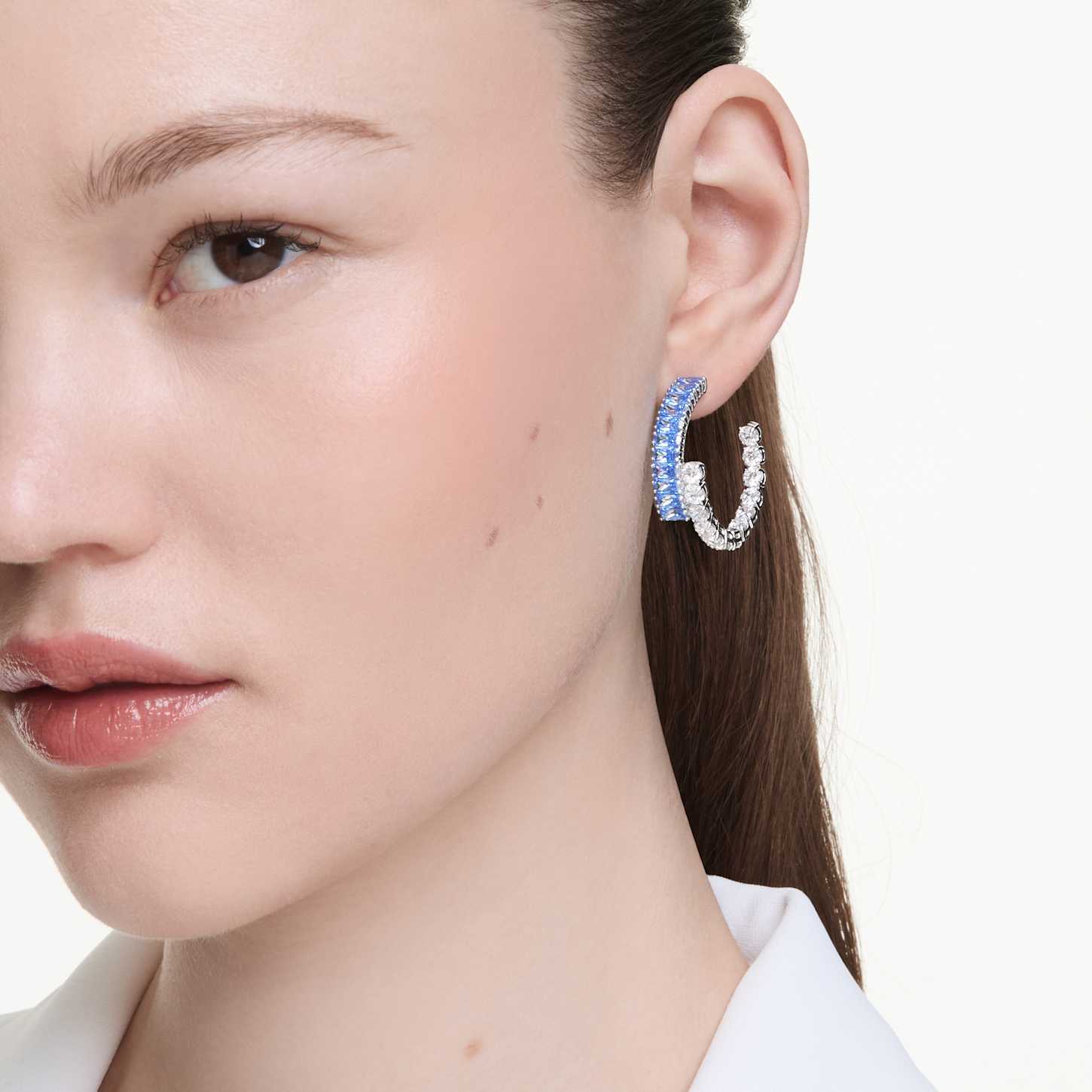 スワロフスキー　Matrix ピアス　SWAROVSKI Matrix hoop earrings, Mixed cuts, Blue, Rhodium plated | Swarovski