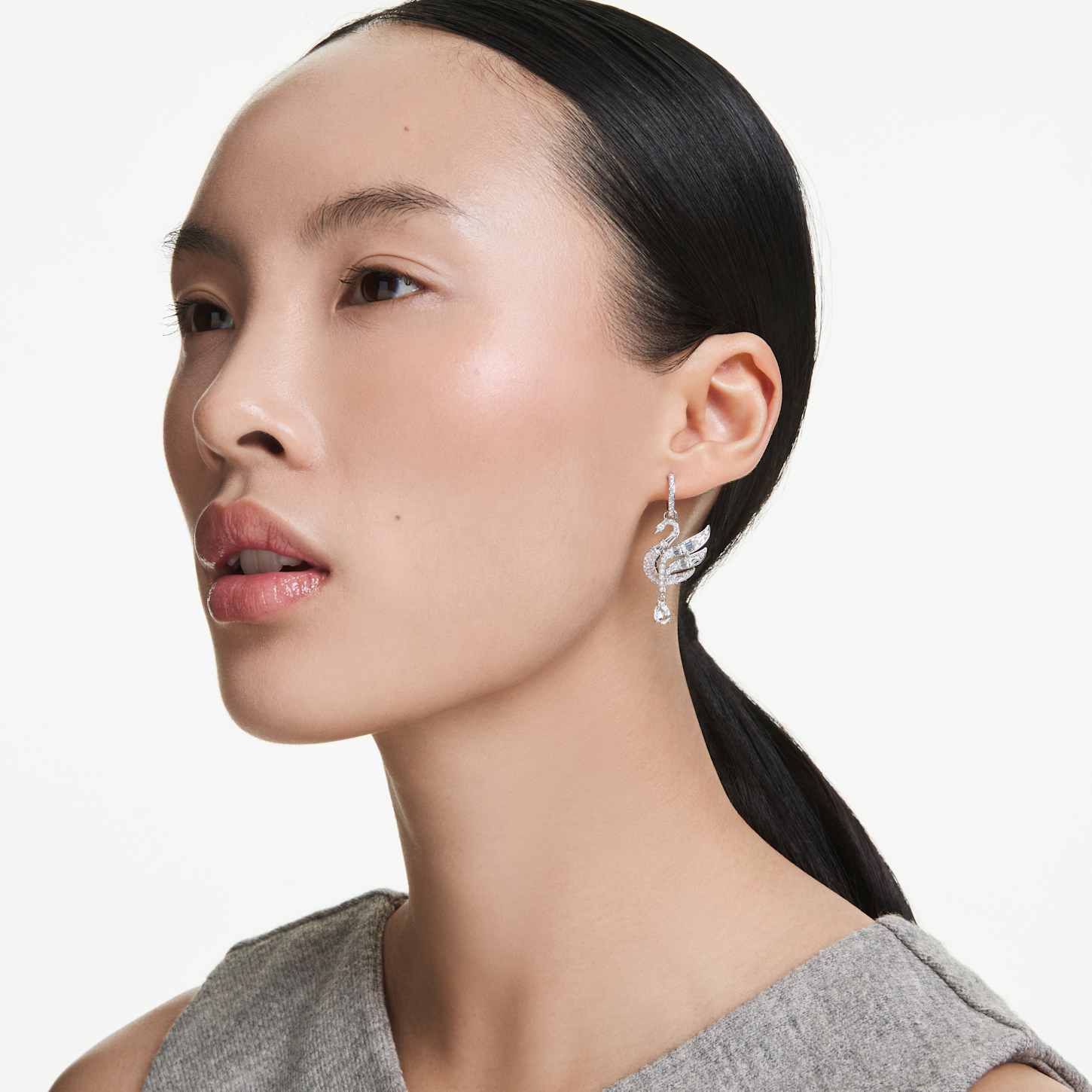 Swan ピアス, スワン, ホワイト, ロジウム・プレーティング | Swarovski