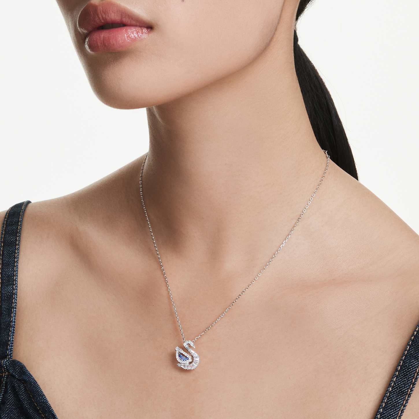 Swan ペンダント, ミックスカット, スワン, ブルー | Swarovski
