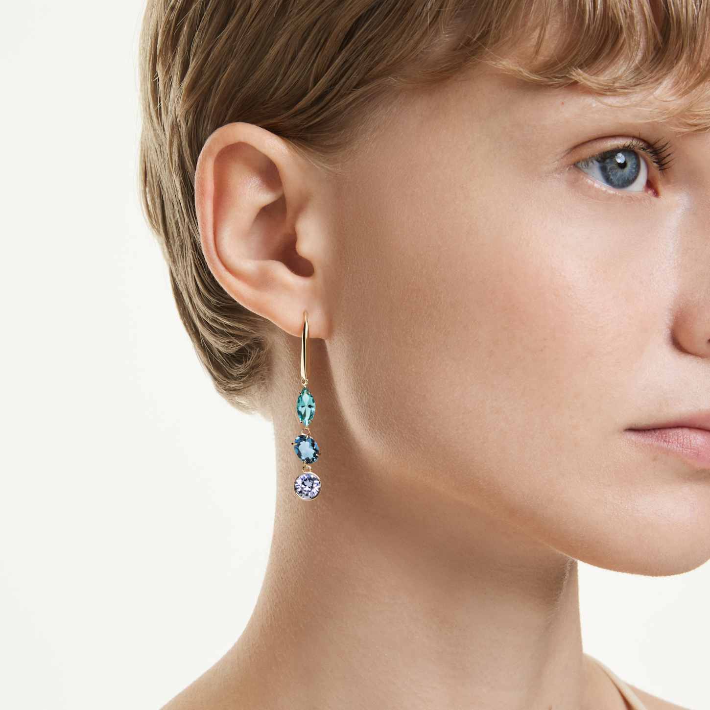 未使用品★スワロフスキーSwarovski Gemaコレクション ドロップピアス Gema ドロップピアス, アシンメトリーデザイン, ミックスカット