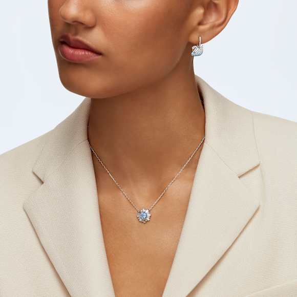 Swan 水滴形耳环, 天鹅, 蓝色, 镀铑 - Swarovski, 5512577