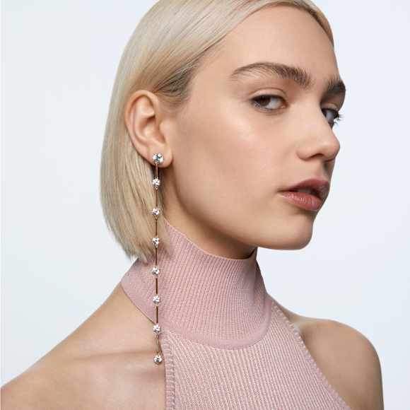 Constella 드롭 이어링, 비대칭 디자인, 라운드 컷, 화이트, 샤이니 골드 톤 플레이팅 - Swarovski, 5622721