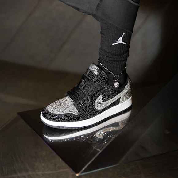Zapatillas Air Jordan 1 Retro Low OG de mujer con cristales Swarovski, Negras - Swarovski, 5747233