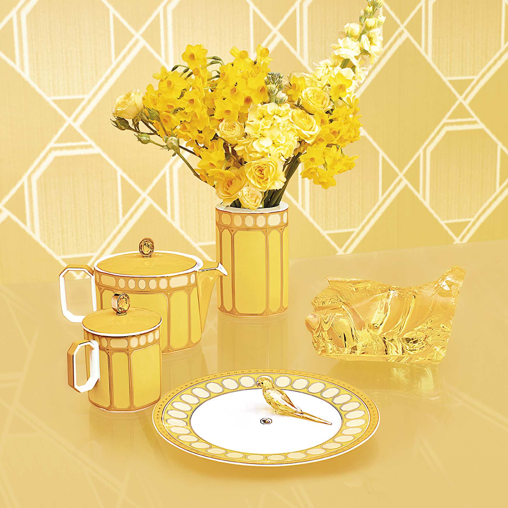 Signum mug with lid, Porcelain, Yellow by SWAROVSKI