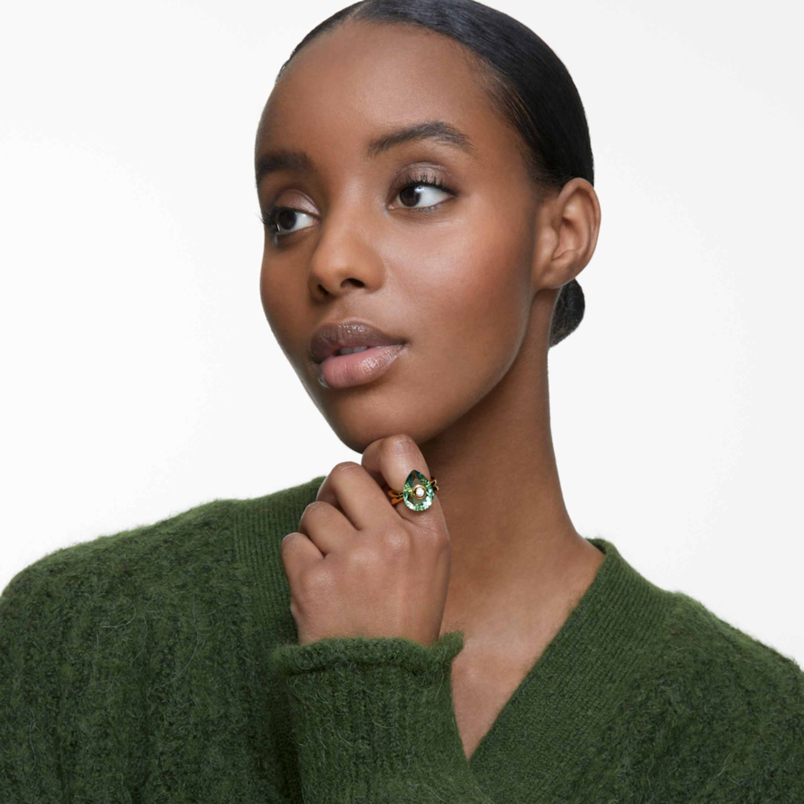 Anel Numina, Lapidação pera, Verde, Lacado a dourado - Swarovski, 5619441
