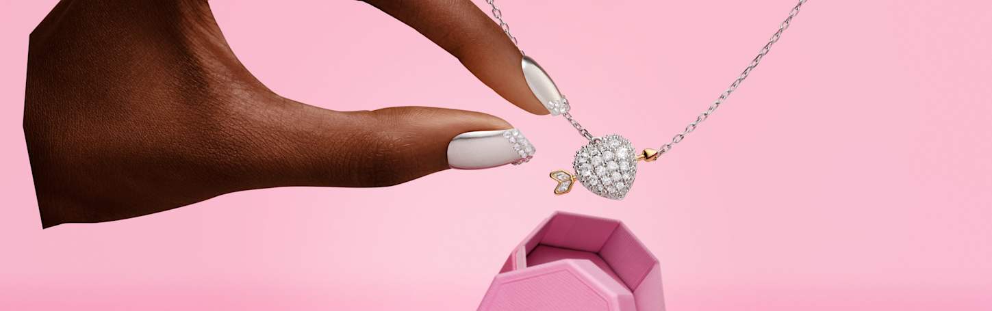 豪華なクリスマスプレゼントのアイデア｜スワロフスキー