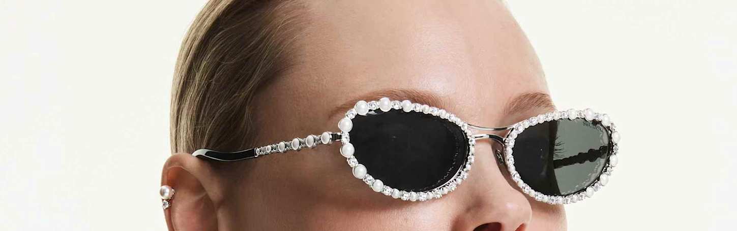 NWT Swarovski sunglasses with Pearls design on the side Swarovski Pearl Sunglasses: Handmade Black Flat Top  main image 4
