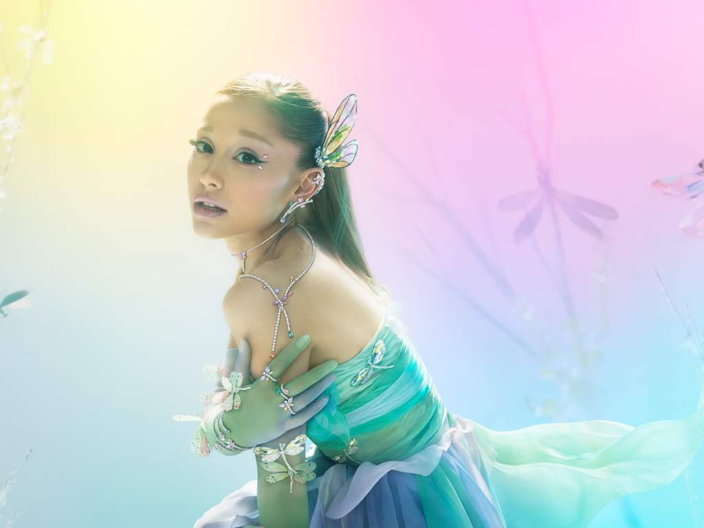 Ariana Grande x Swarovskiトンボジュエリー発売 | Swarovski JP