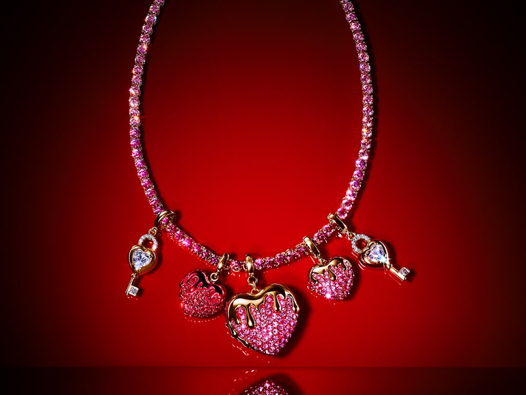 Swarovskiのラグジュアリーなチャームコレクション | Swarovski JP