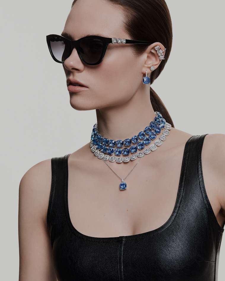 Πώς να κάνετε layering σε κολιέ Swarovski
