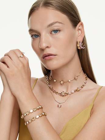 How to style soft autumn tones by Swarovski