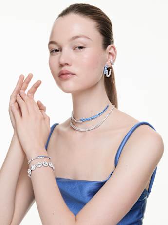 Huggie earrings versus hoops. Swarovski’s expert opinion 