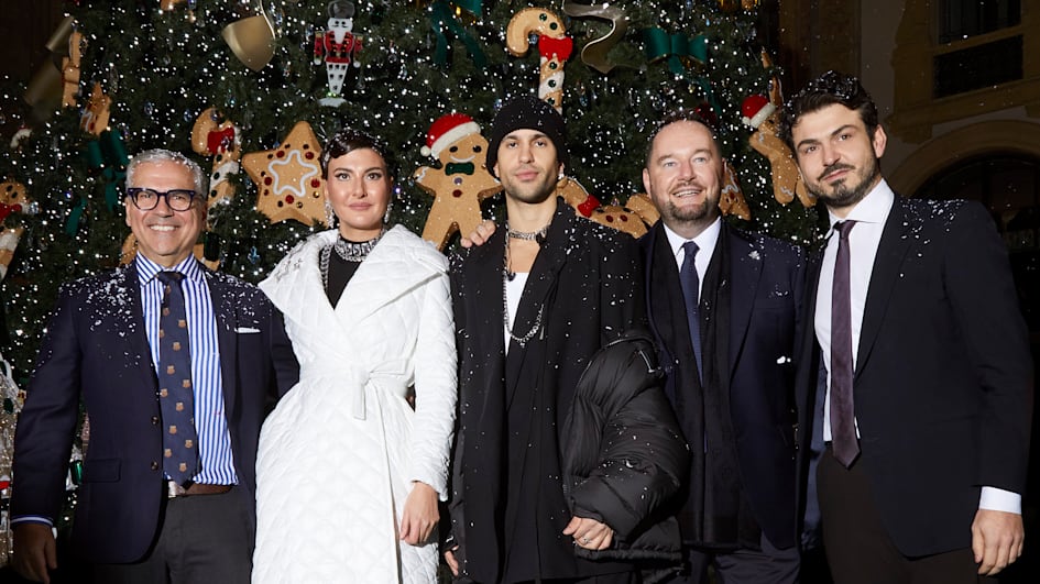 ライトアップされたクリスマスツリー:ロックフェラーセンターとミラノ ライトアップされたクリスマスツリー:ロックフェラーセンターとミラノ