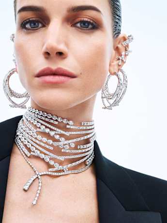 Tenue de soirée et inspiration bijoux par Swarovski