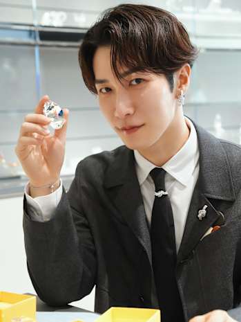 【新品】正規品　スワロフスキー　クリスタル時計　渡辺翔太さん着用 Snow Man・渡辺翔太さんが「Swarovski（スワロフスキー）」初の