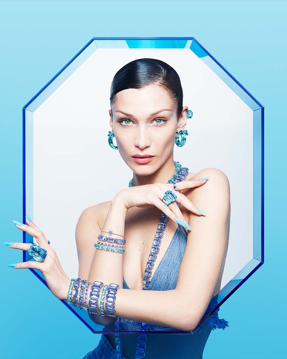 Bella Hadid nosí šperky Swarovski
