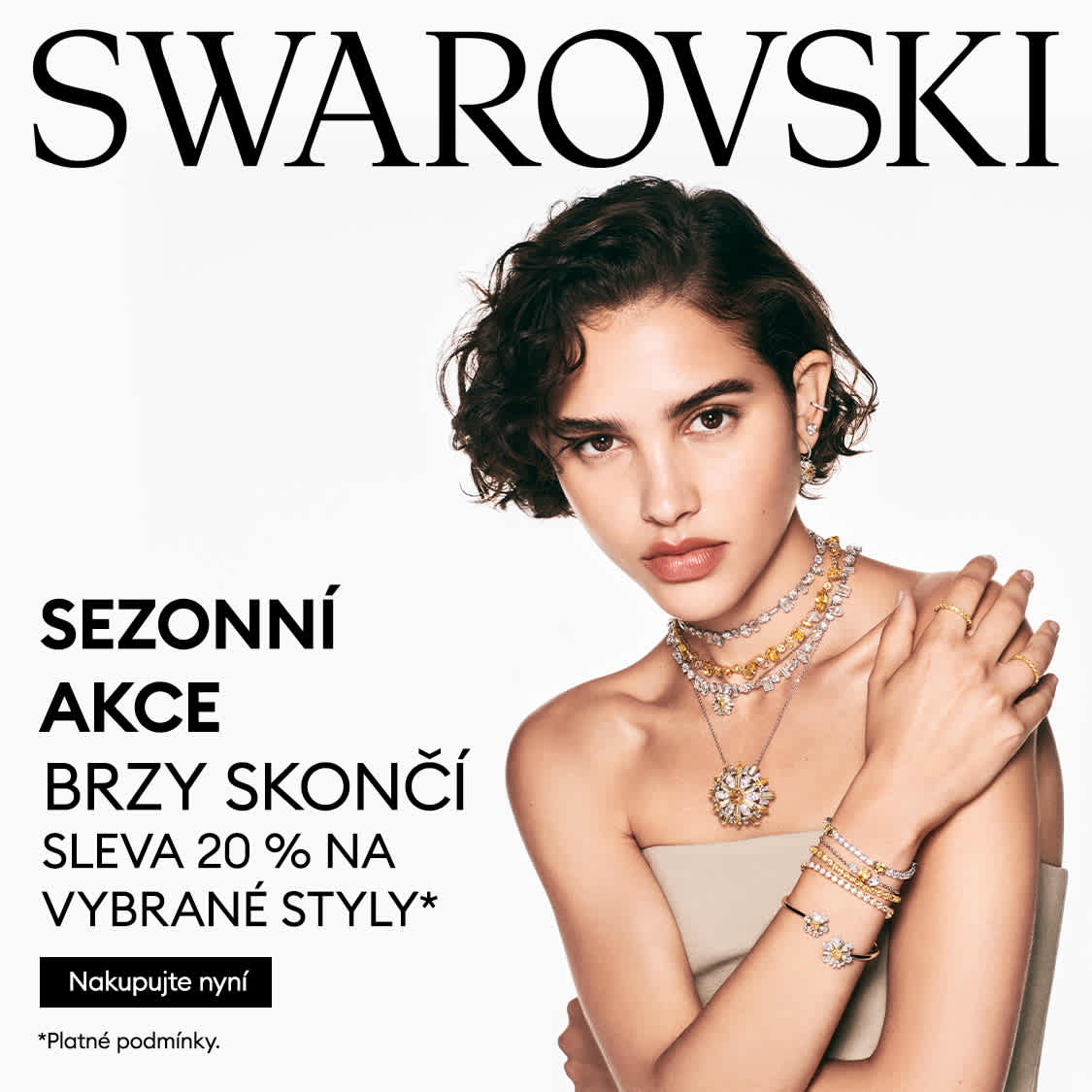Modelku zdobí náhrdelník Idyllia