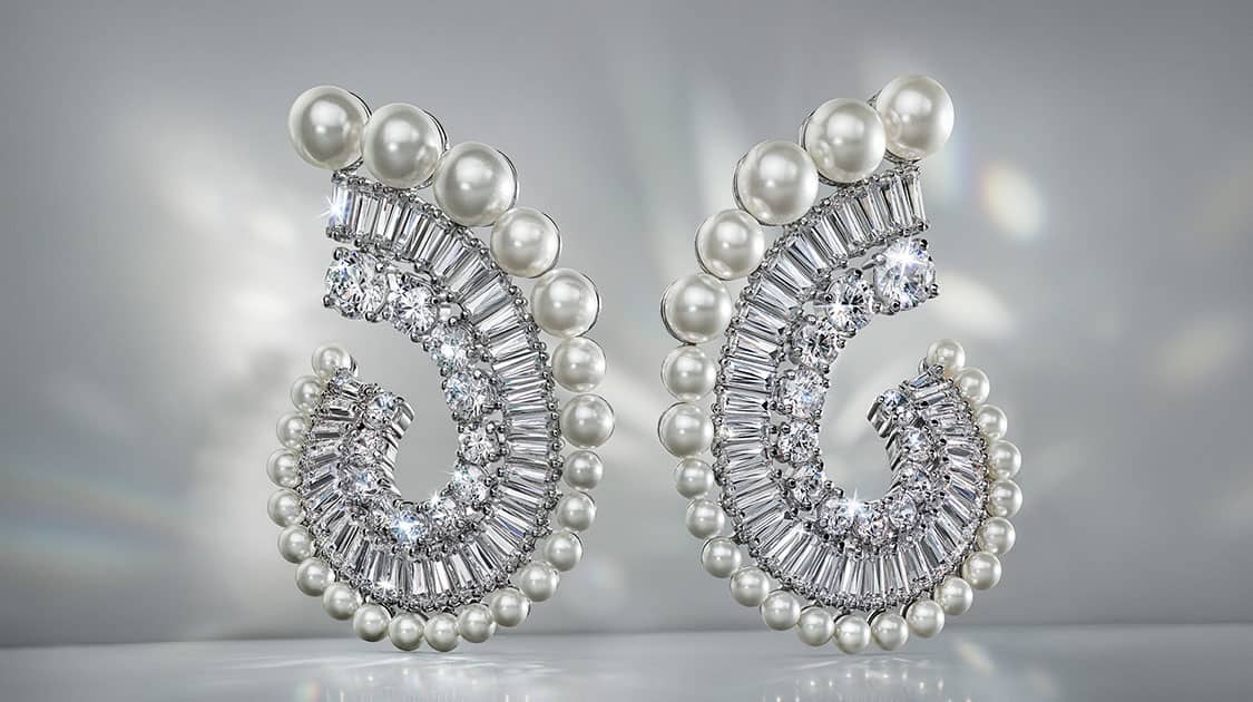 Visací náušnice Ariana Grande x Swarovski, Křišťálová perla, různé výbrusy, bílá, pokoveno rhodiem