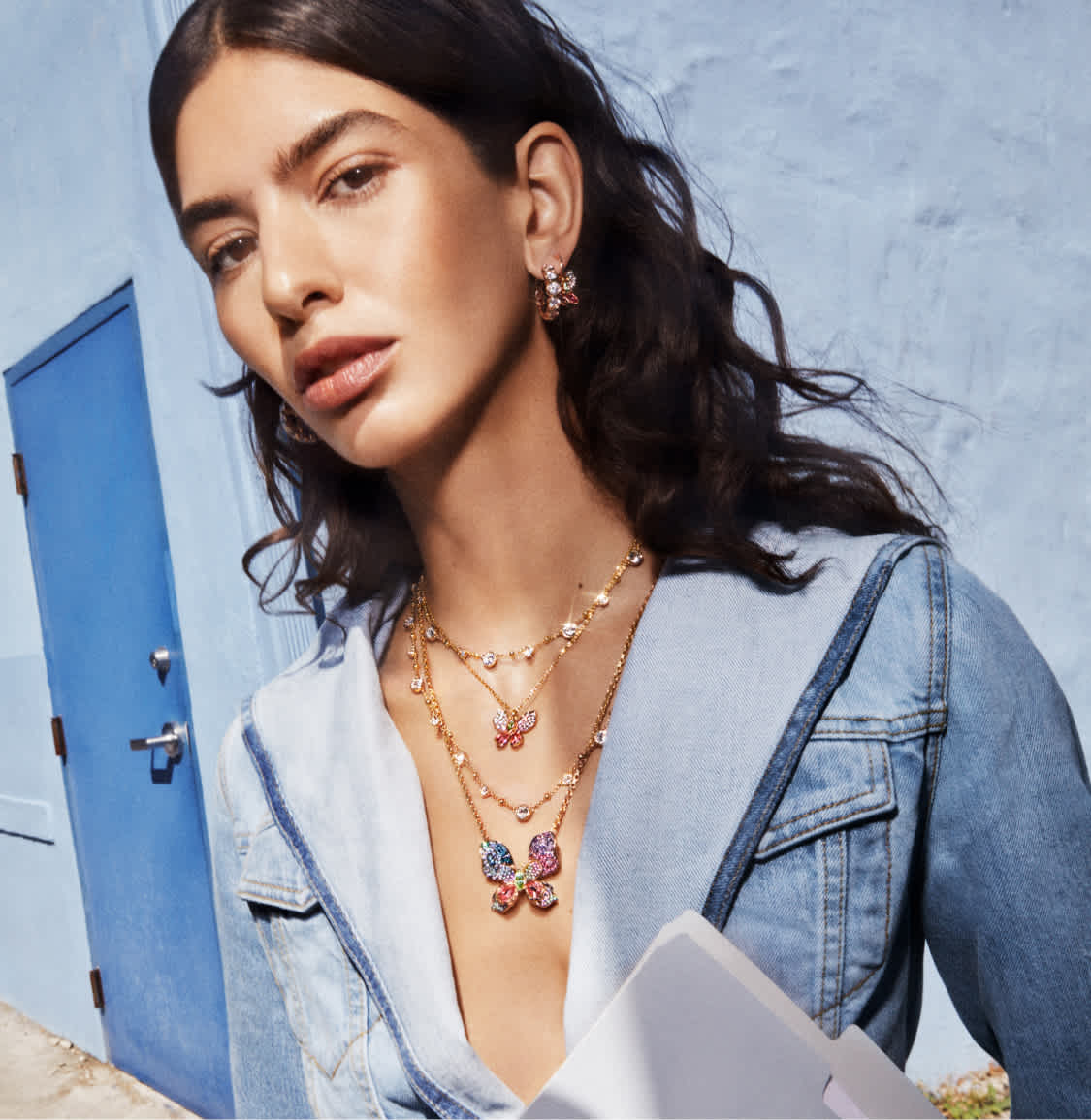 Náhrdelníky Swarovski Idyllia a Imber na modelce