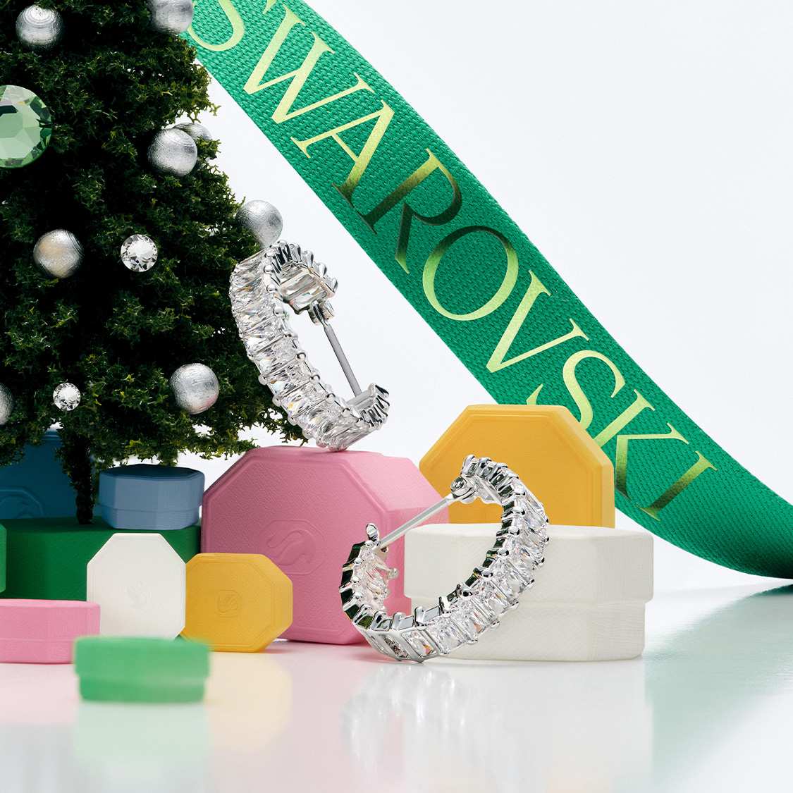 Kolczyki Swarovski na ozdobnych pudełkach