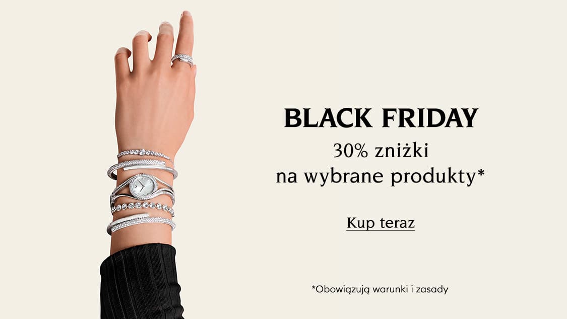 Black Friday w sklepach Swarovski – dłoń modelki prezentująca wybrane elementy biżuterii