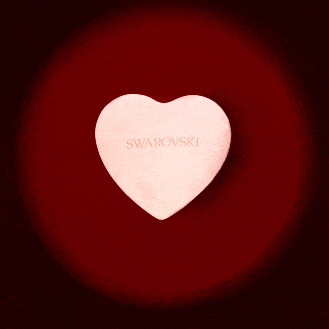 Pudełko w kształcie serca z zawieszkami-serduszkami