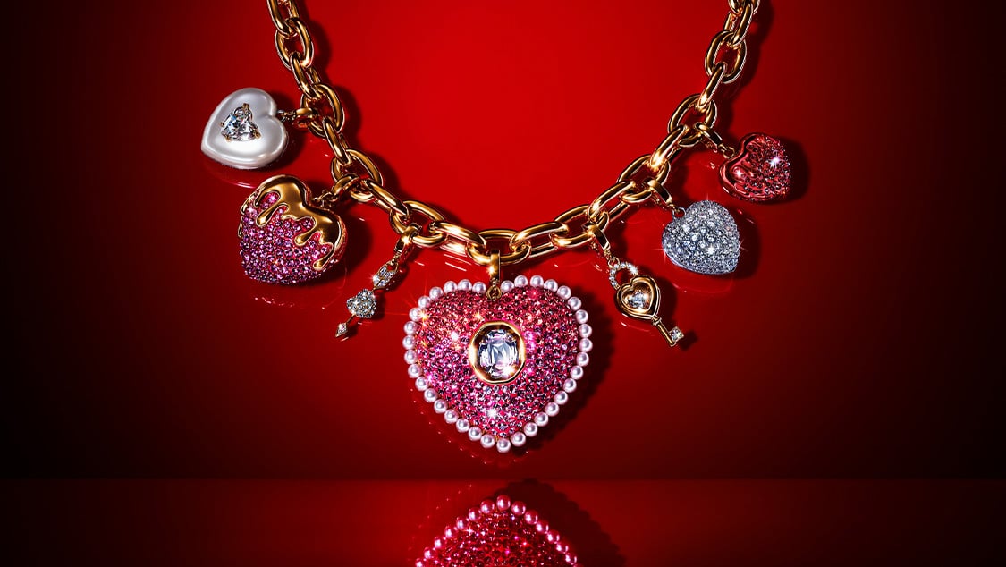 Náhrdelník Swarovski s několika připnutými přívěsky Swarovski