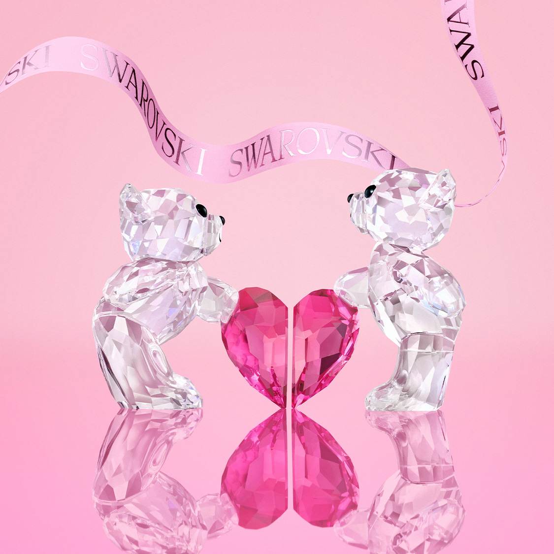 Medvídci Kris pro Den sv. Valentýna na růžovém pozadí