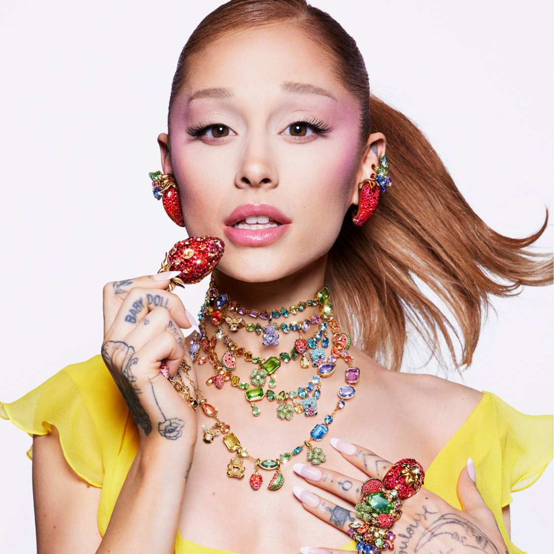 Ariana Grande w biżuterii Swarovski na lato 2026