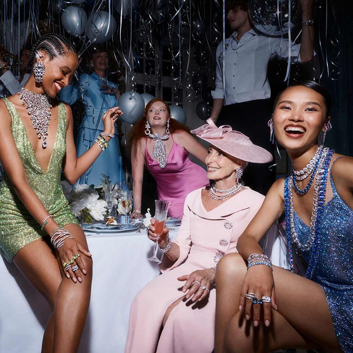Goście weselni w biżuterii Swarovski