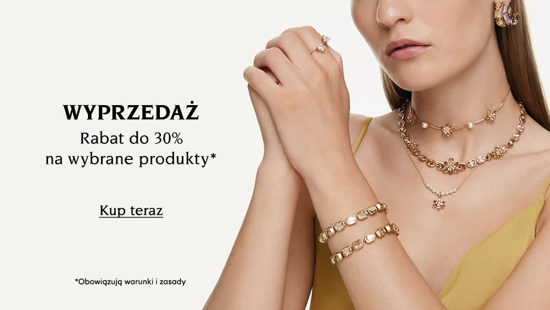 Modelka w biżuterii Swarovski. Napis brzmi: „WYPRZEDAŻ Rabat do 30% na wybrane produkty* *Obowiązują warunki i zasady”. Napis na przycisku brzmi: „Kup teraz”