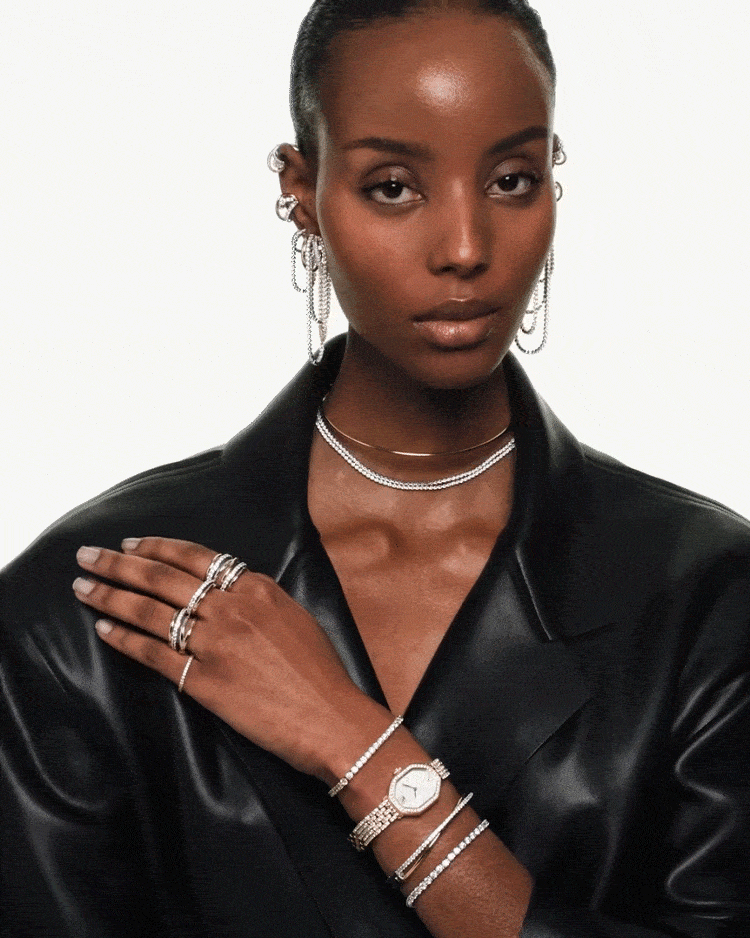 Modelka w biżuterii Swarovski Hyperbola