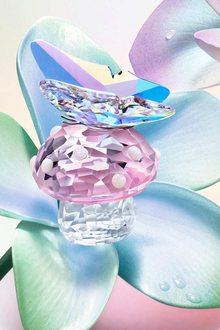 Artykuł dekoracyjny z kolekcji Ariana Grande x Swarovski Capsule