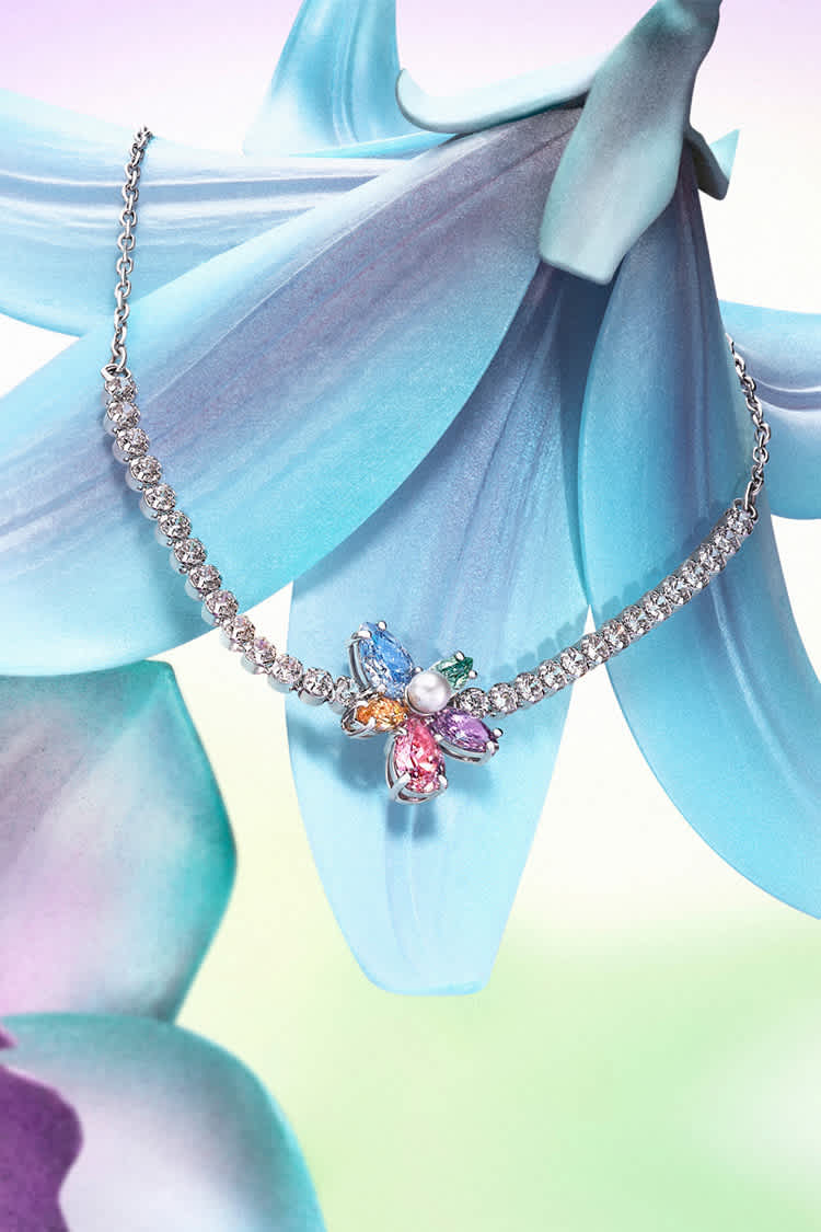 Artykuł dekoracyjny z kolekcji Ariana Grande x Swarovski Capsule