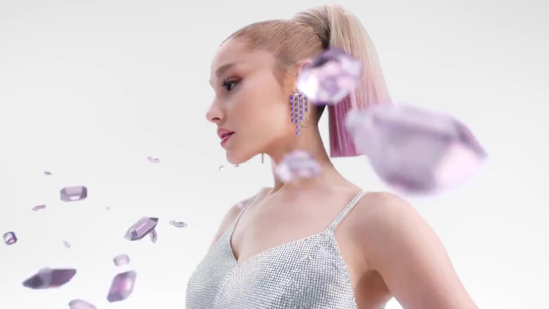 アリアナ・グランデがまとう2025年春夏ジュエリー | Swarovski JP