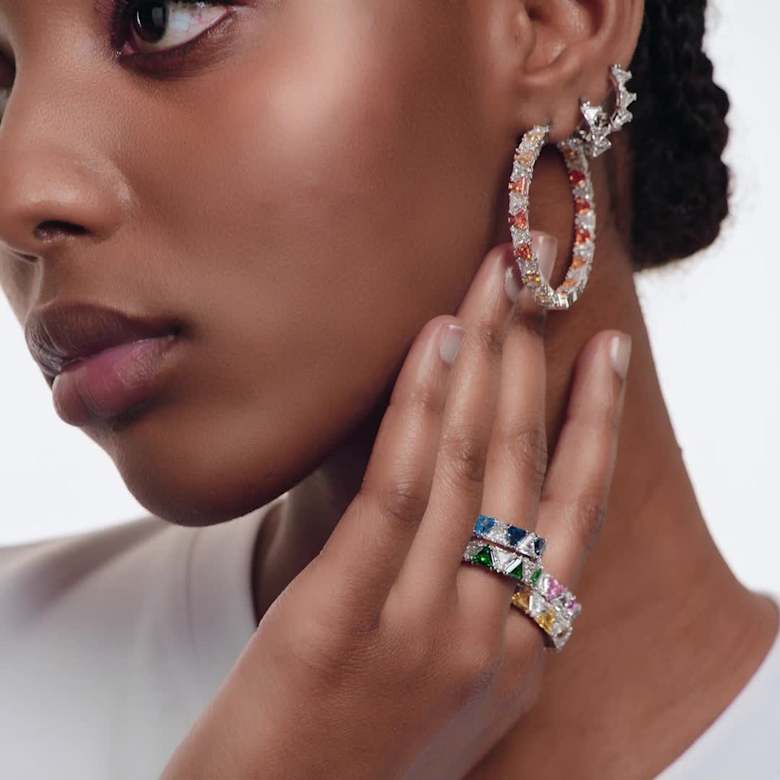 Matrix フープピアス, ホワイト, ロジウム・プレーティング | Swarovski