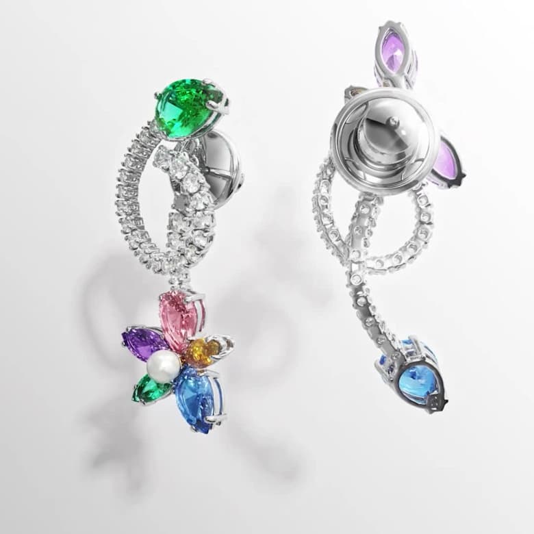 Ariana Grande x Swarovski ドロップピアスとイヤージャケット
