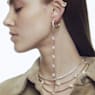 Constella 드롭 이어링, 비대칭 디자인, 라운드 컷, 화이트, 샤이니 골드 톤 플레이팅 - Swarovski, 5622721